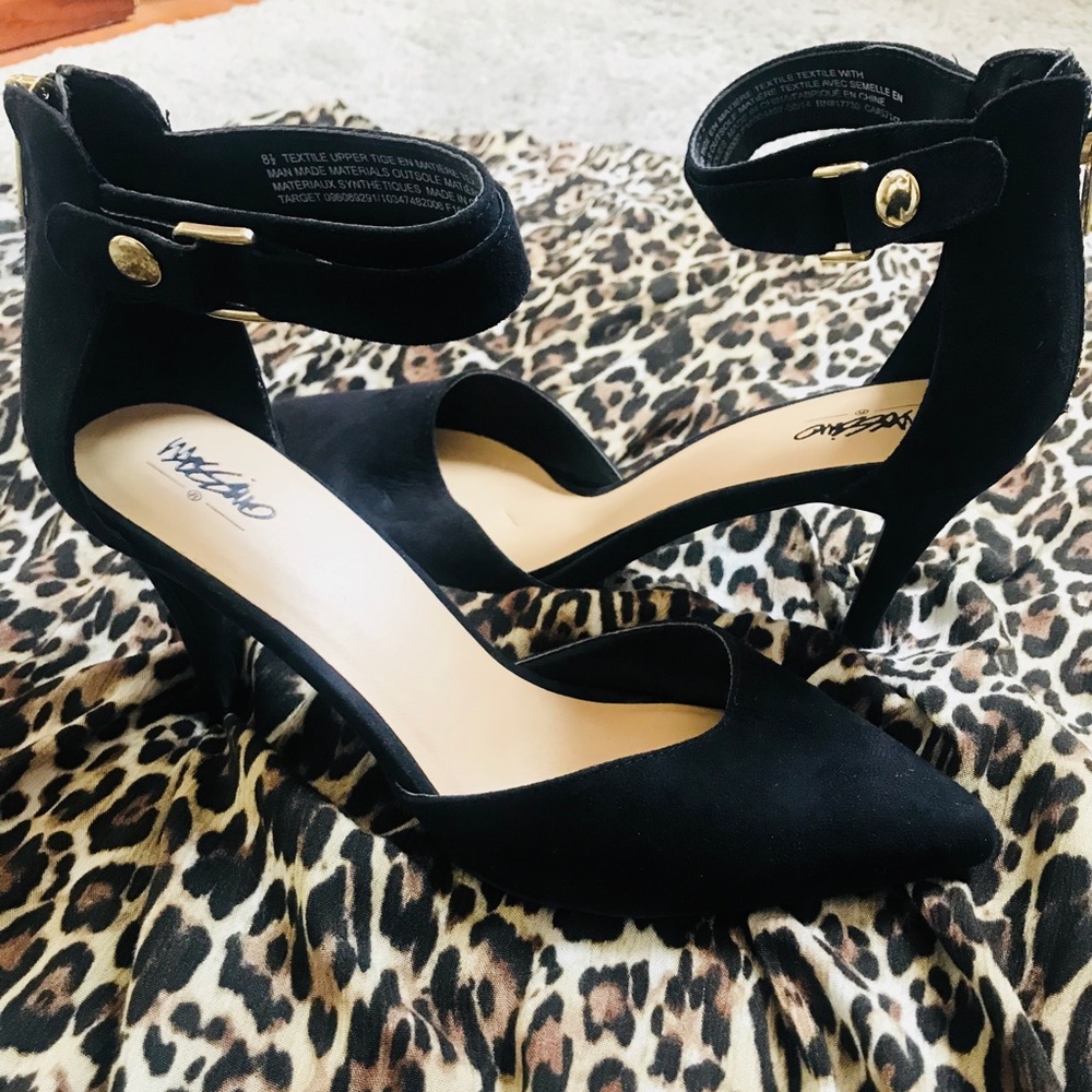 • Suede Heels •